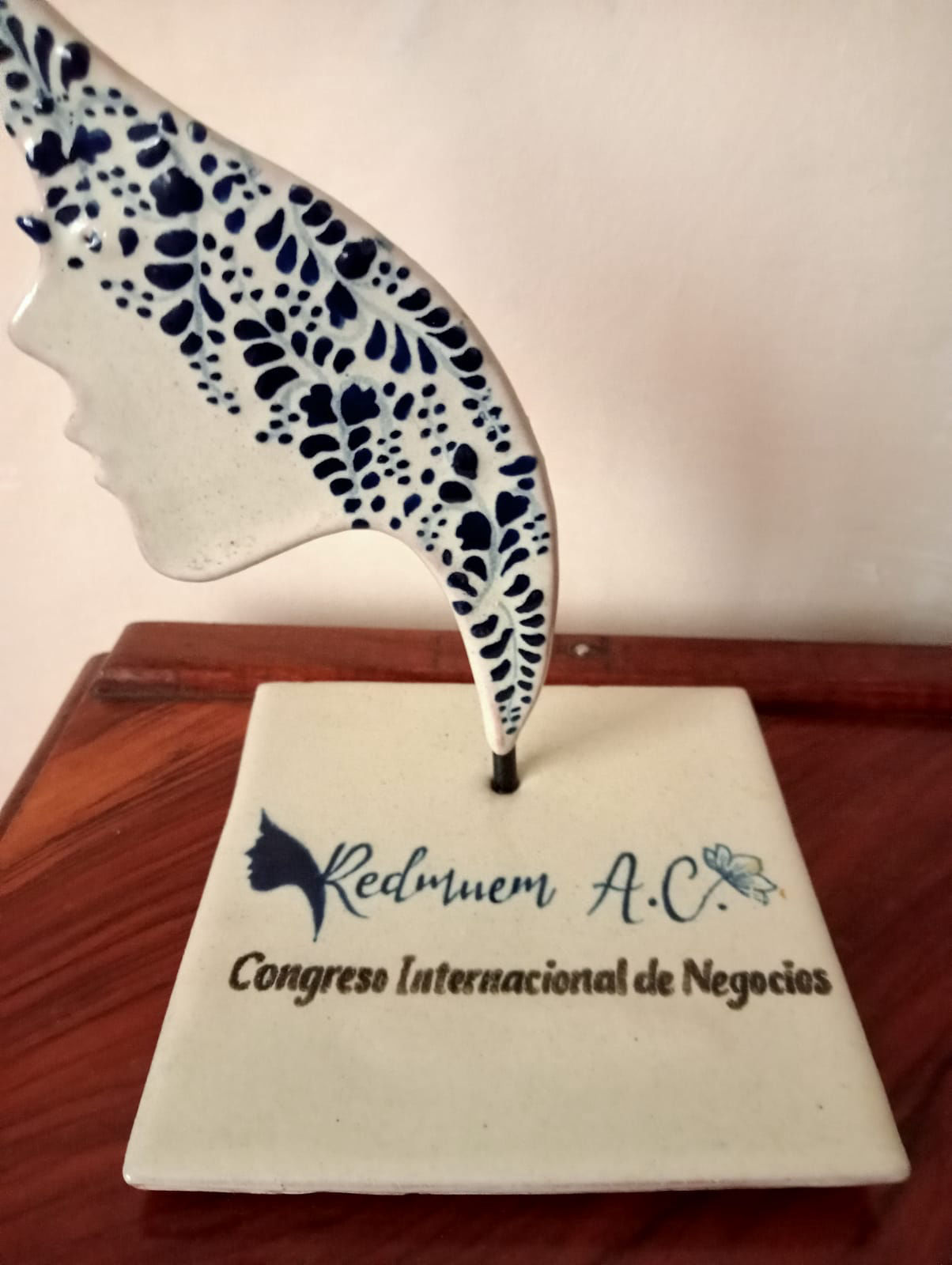 Escultura cerámica Redmuem Congreso Negocios